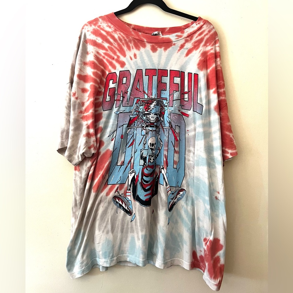 Men’s L OVERSIZED soft Gateful Dead blue and red tie dye graphic basketball T